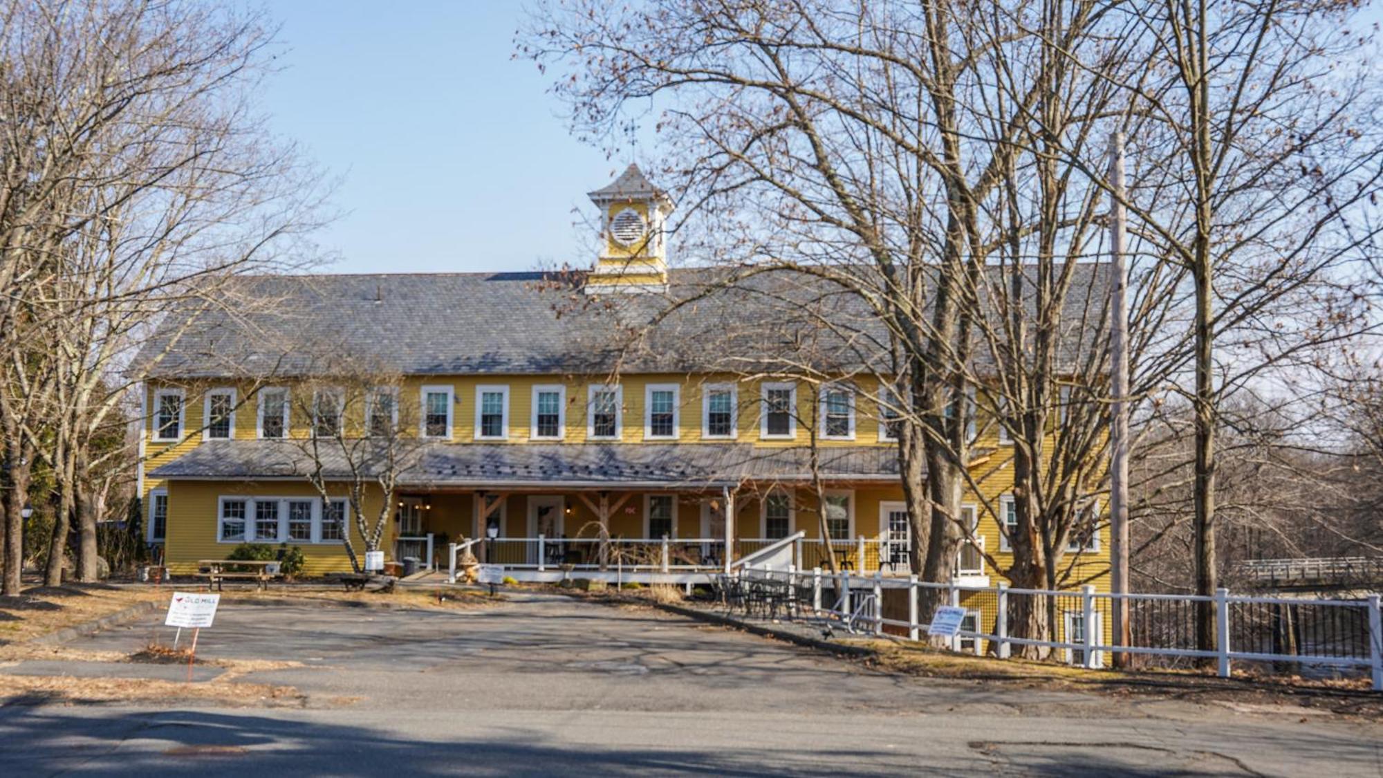 Old Mill Inn Hatfield Exterior photo