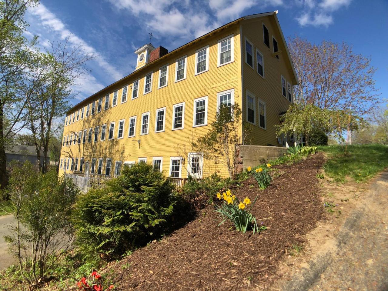 Old Mill Inn Hatfield Exterior photo